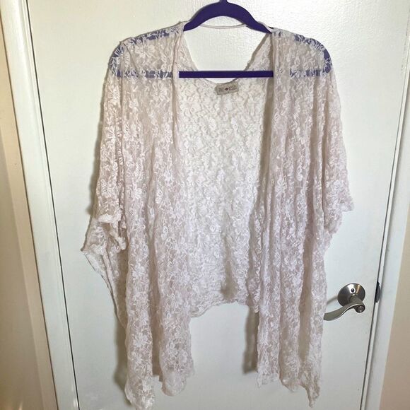 white lace overlay shall/camono- Size Large - Picture 1 of 6